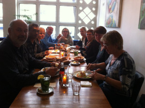Vrijwilligers aan de lunch in Amsterdam West